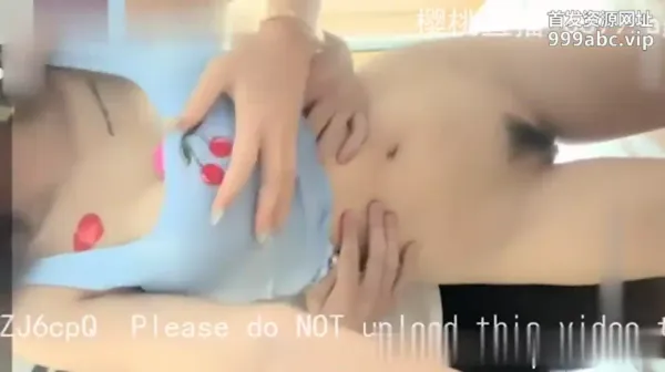 健身婊深夜勾搭社会小青年！被带回房间玩4P，真实对白