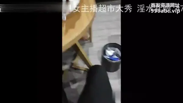 35岁人妻七年之痒！被电话查岗时扒开屁股插的更深点『完整版看简阶』