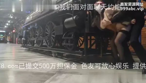 电影院操逼，被工作人员发现