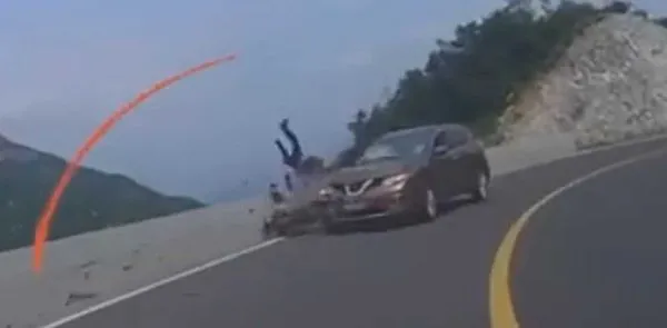 当场吃席！鬼火少年骑士逆行压弯撞车当场飞下深渊身亡！年轻人睡眠质量就是好 倒头就睡