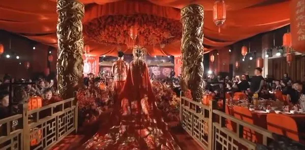 凤冠霞帔 十里红妆 明媒正娶 中式婚礼震撼现场 比武则天登基都壮观！美得让人激动热泪盈眶！