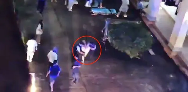 广西外国语学院! 男生进入女寝把女友整个宿舍的女生都捅伤了 起因竟是与女友的情感纠葛